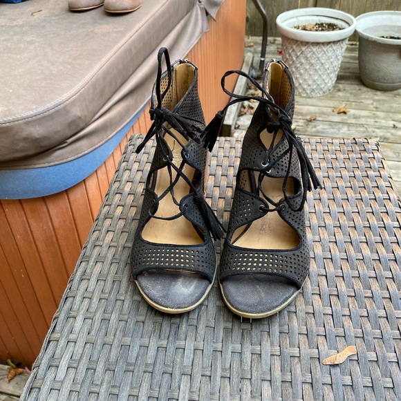 Vince Camuto Heels - Picture 2 of 4